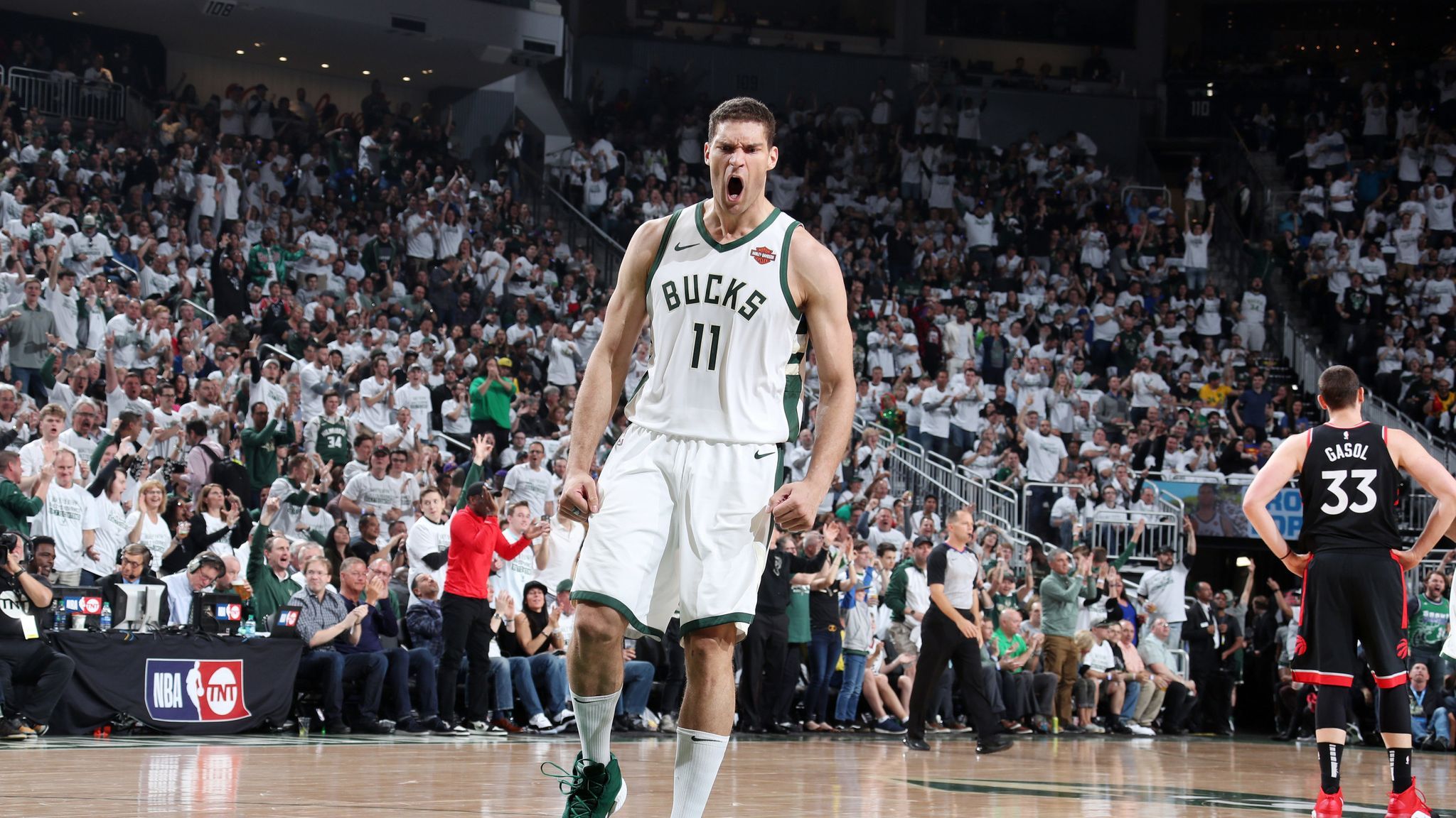 2048x1152 Brook Lopez Scored A Career Playoff Best 29 Points To Lead The Milwaukee Bucks' Win Over The Toronto Raptors In Game 1 In The Eastern Conference Finals