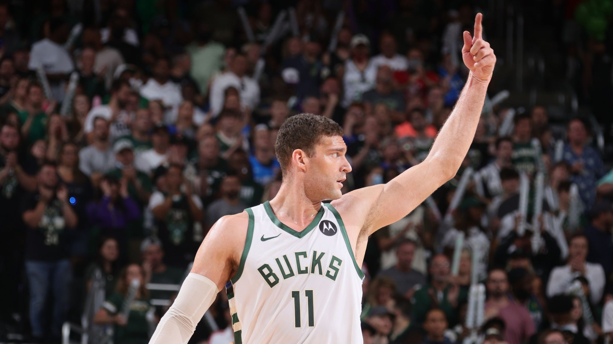 2048x1152 Brook Lopez Leads Milwaukee Bucks Past Atlanta Hawks In Game 5 For 3 2 Series Lead