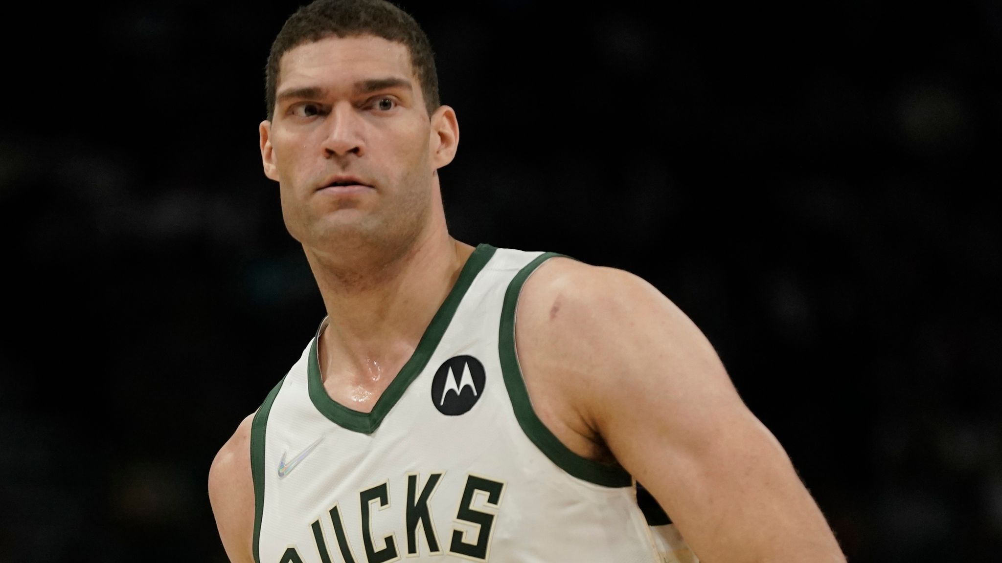 2048x1152 Milwaukee Bucks center Brook Lopez undergoes back surgery
