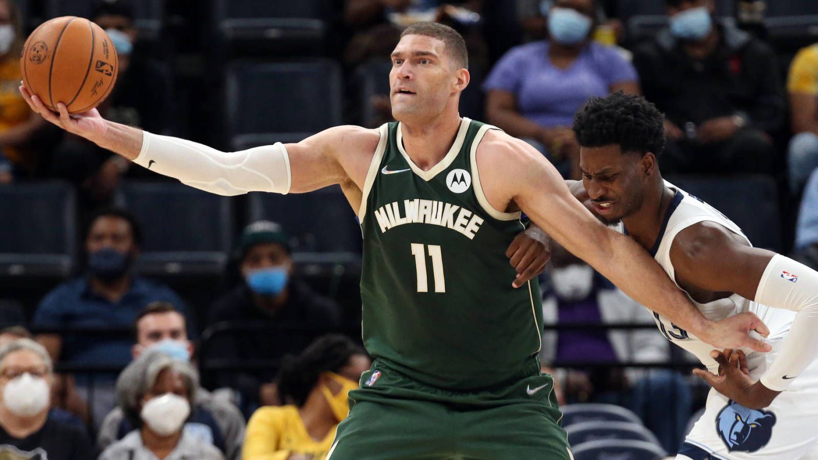 1600x900 Bucks optimistic that Brook Lopez could return this season