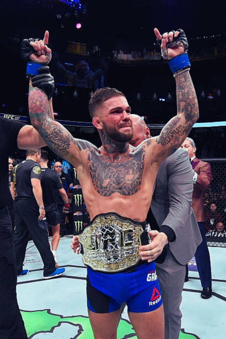 736x1104 Cody Garbrandt