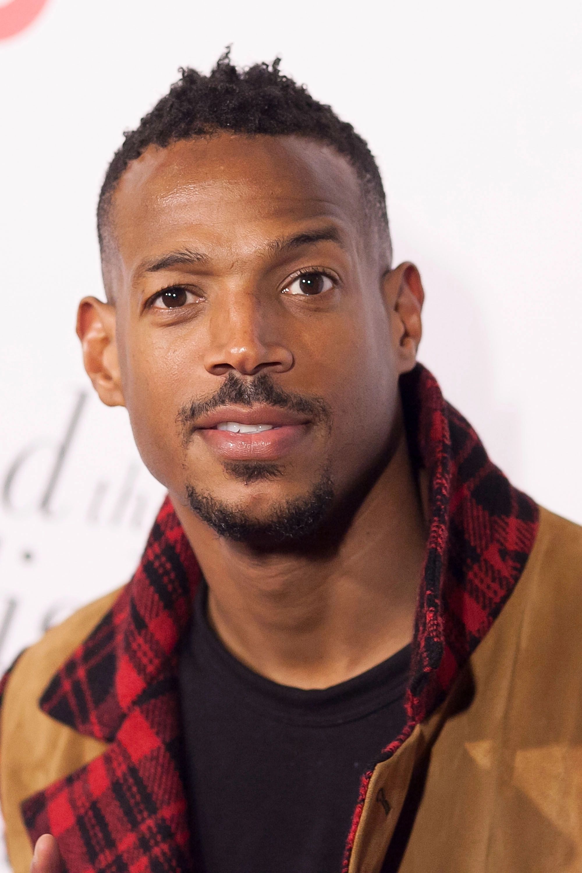 2000x3000 Marlon Wayans Wallpaper