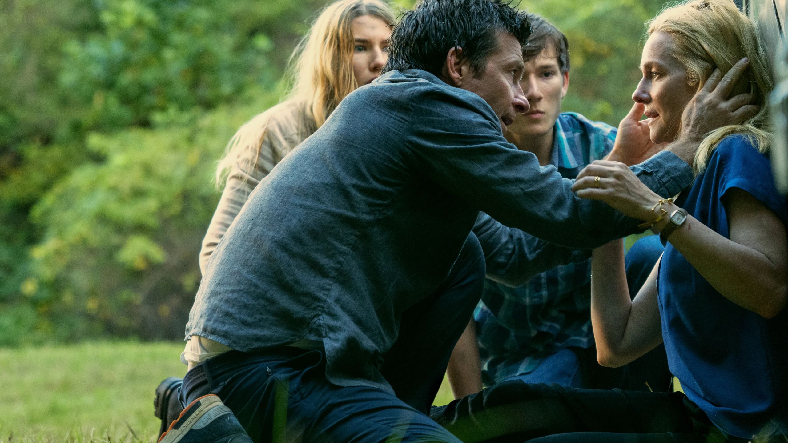 2560x1440 Jason Bateman Julia Garner Sofia Hublitz Laura Linney HD Ozark Wallpaper