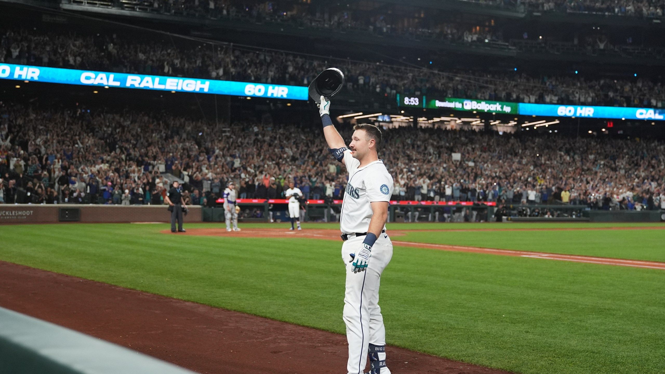 2560x1440 Cal Raleigh hits his 60th home run of the season, becoming the 7th MLB player to achieve the feat
