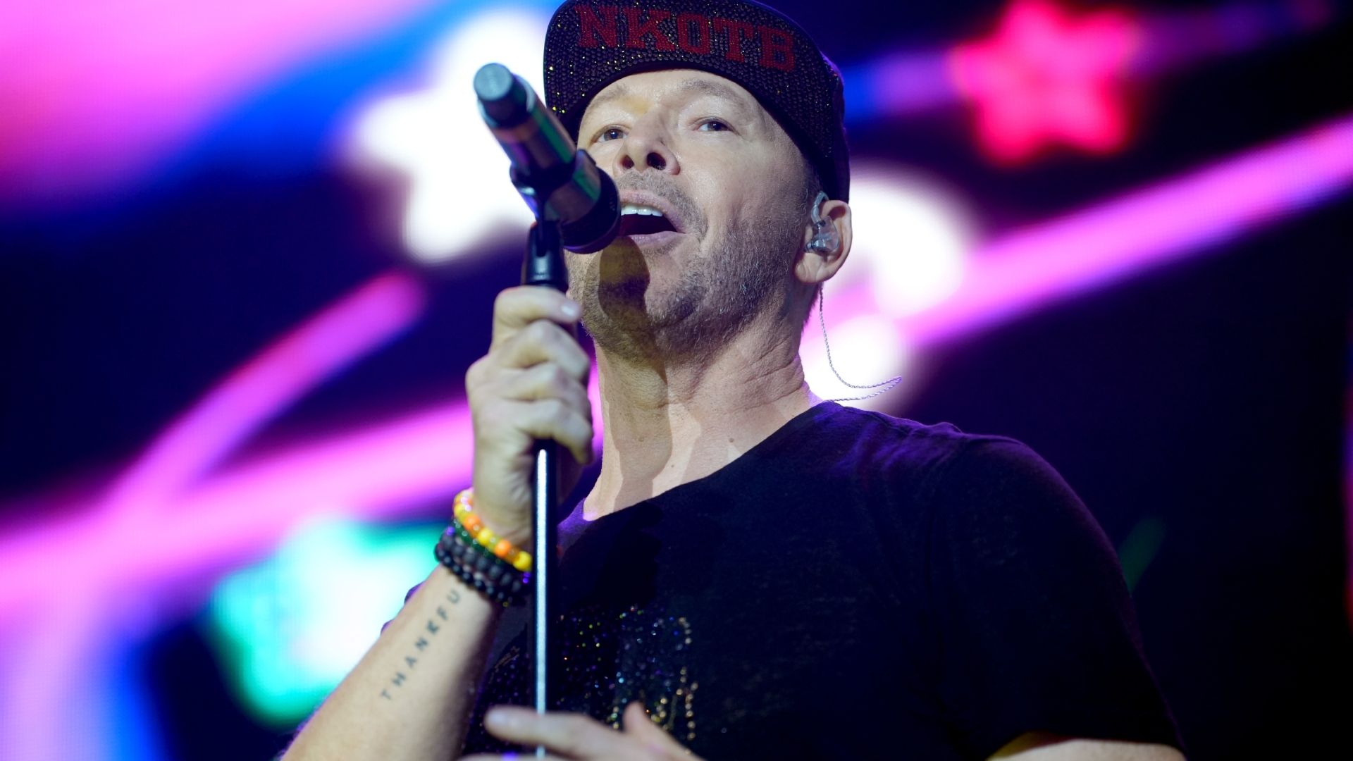 1920x1080 Donnie Wahlberg Shares 'Painful' News of Loved One's Death