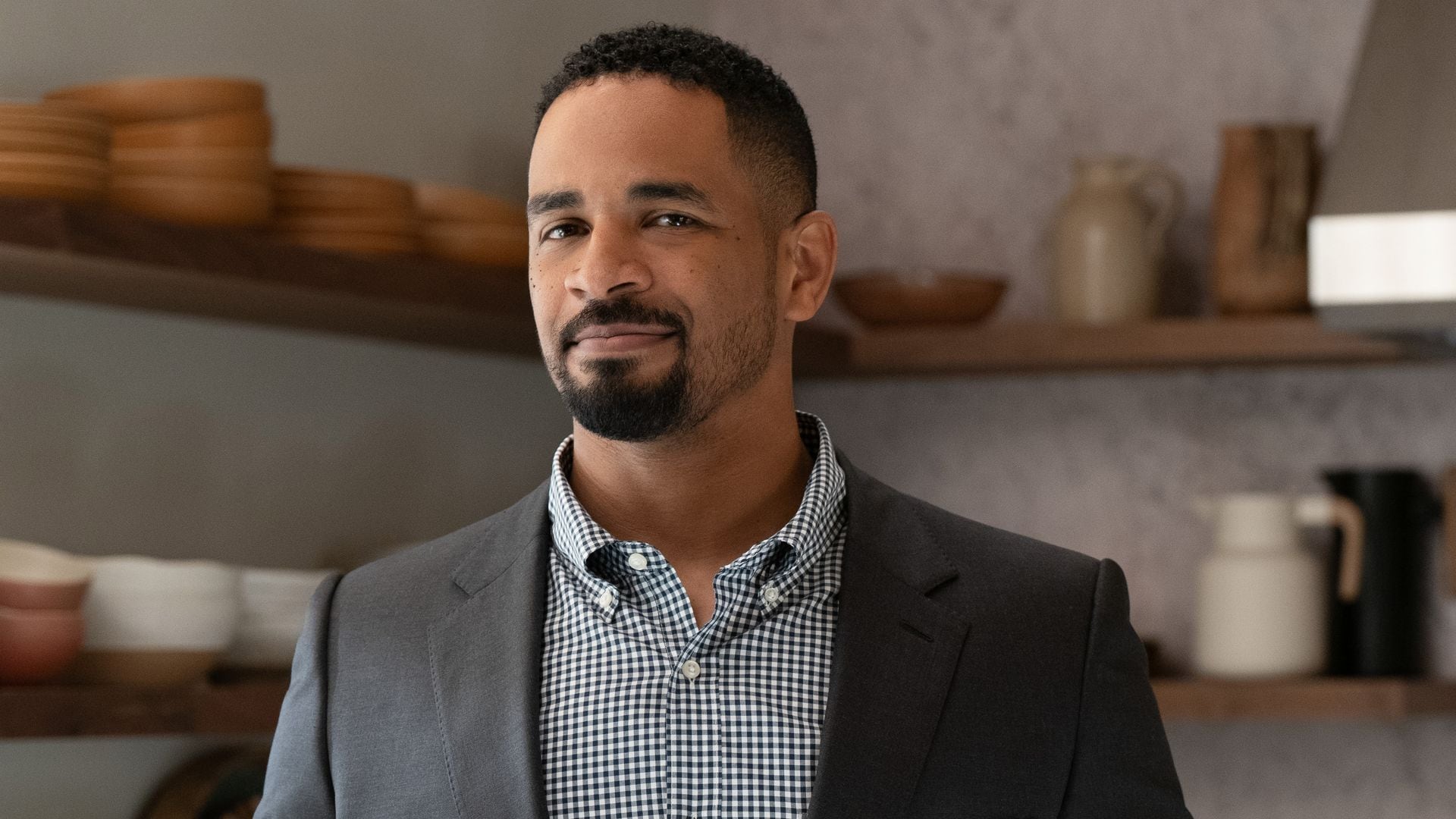1920x1080 Damon Wayans Jr. dishes on 'Shrinking' and who's the right match for Gabby