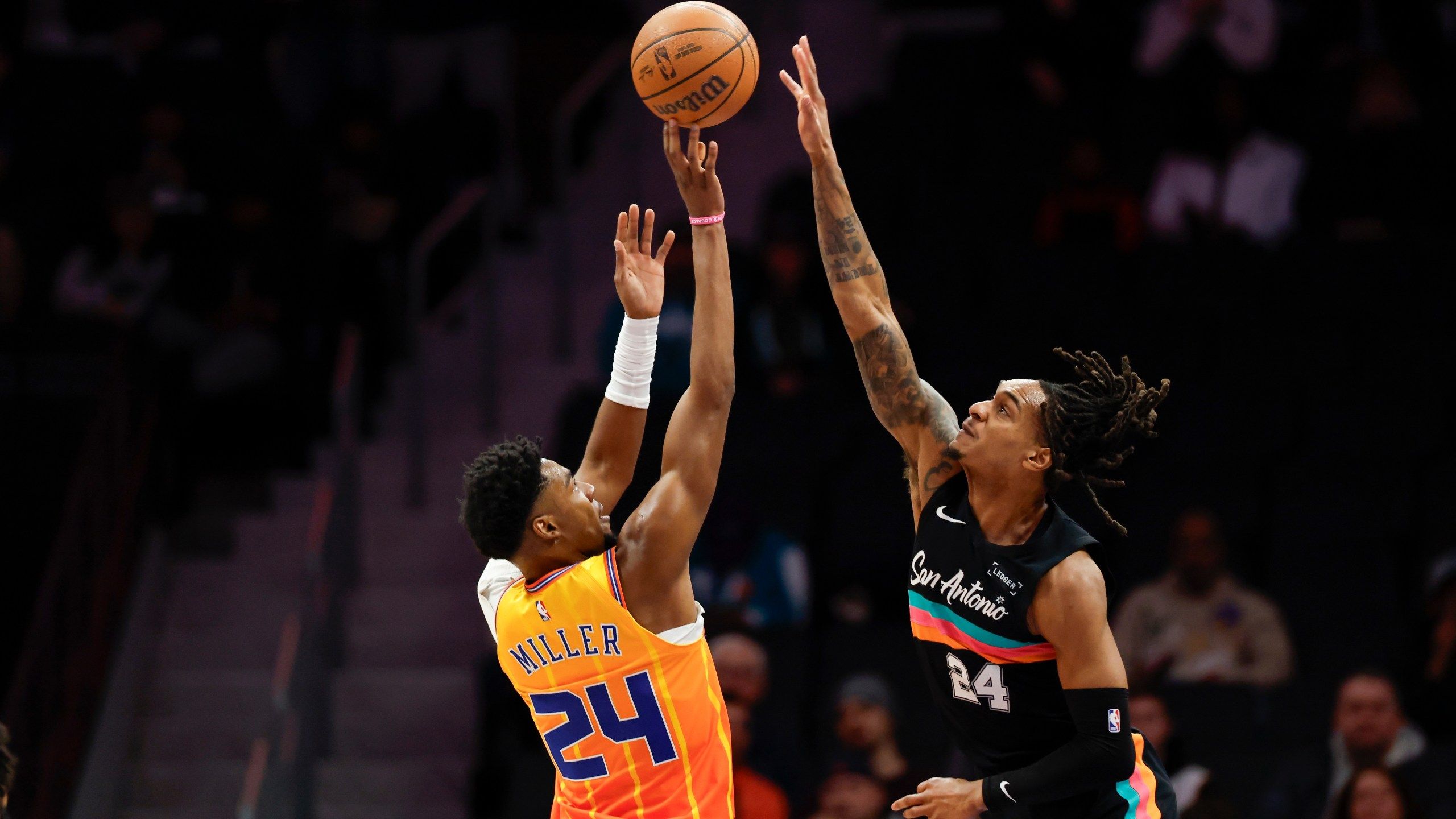 2560x1440 Brandon Miller Scores 26 As Surging Hornets Beat Spurs 111 106 To Push Win Streak To 6 Games