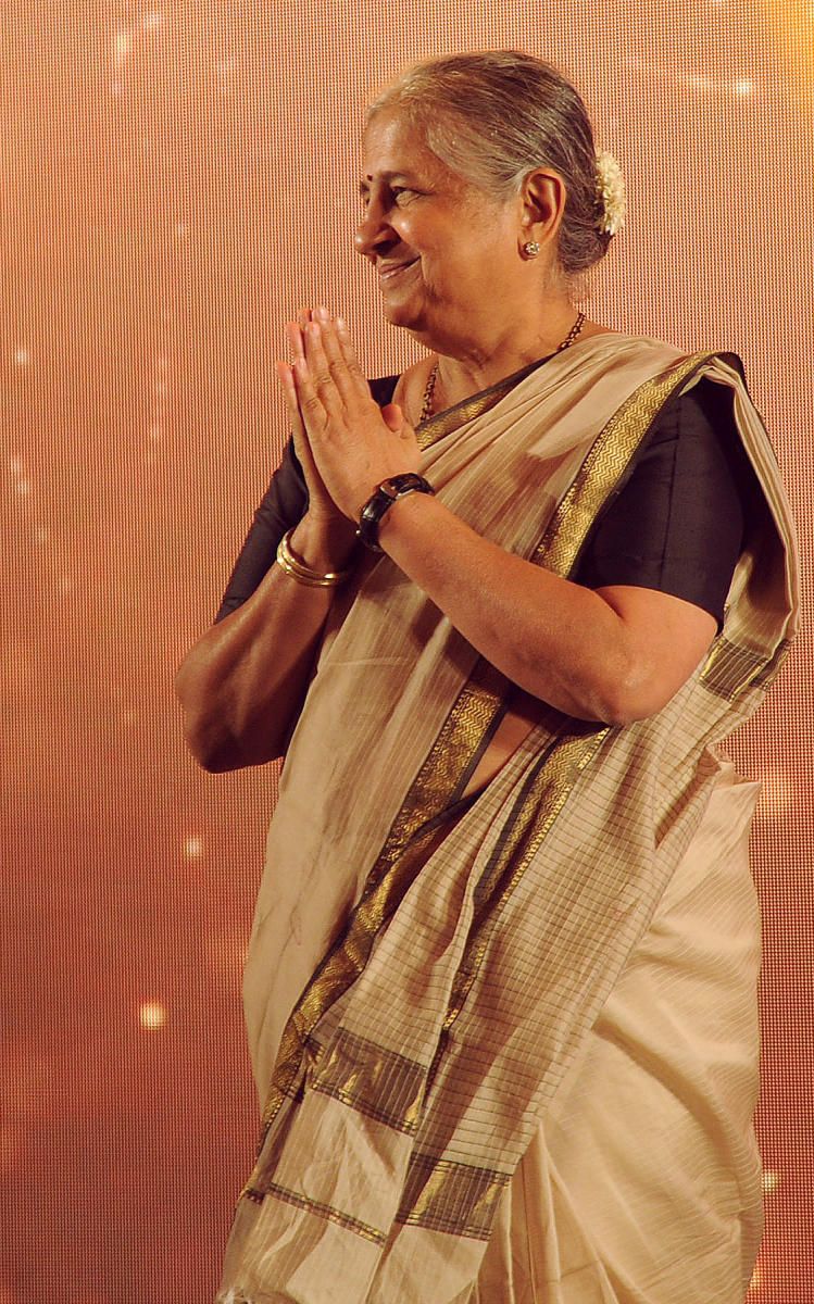 749x1200 Sudha Murthy Wallpaper