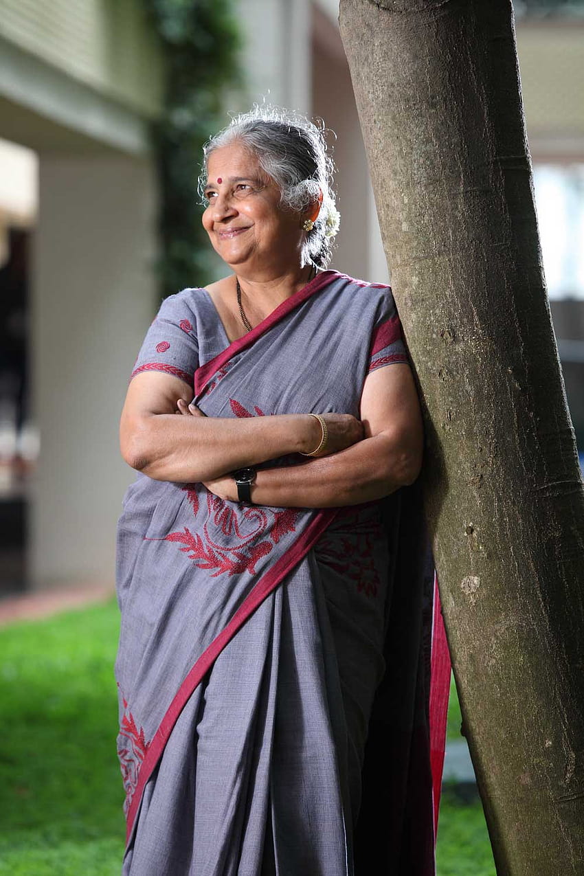 850x1275 Why Sudha Murty Never Bought a Sari in the Last 20 Years, sudha murthy HD phone wallpaper
