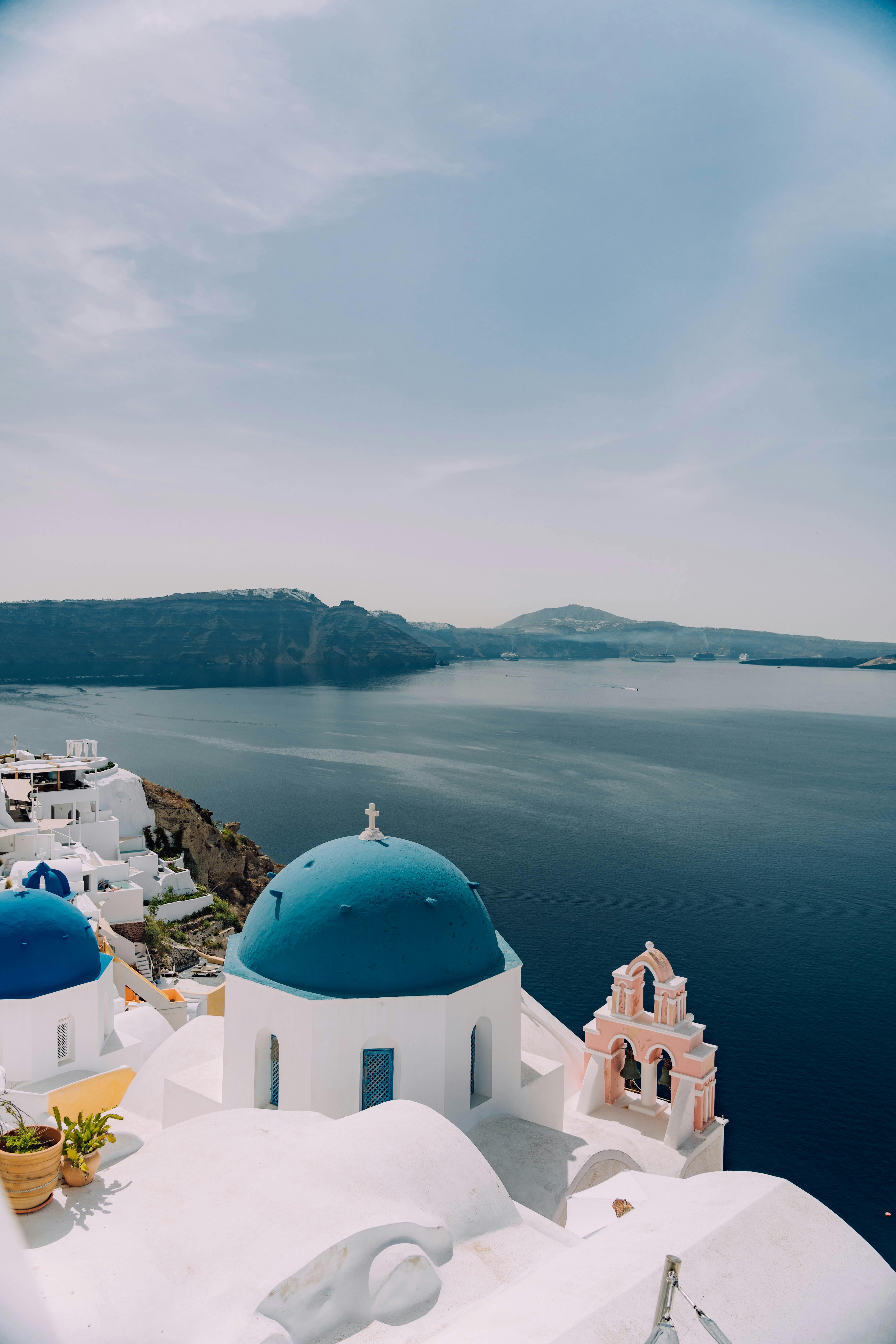 4672x7008 Dome of a Building on Santorini, Greece · Free