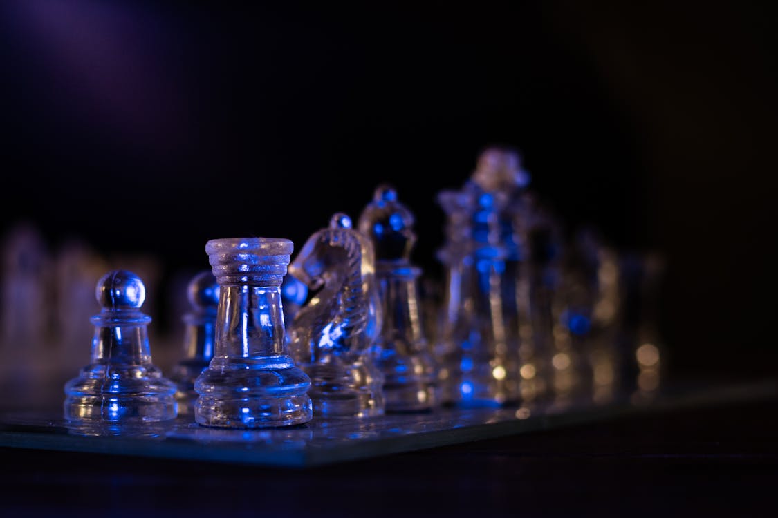 1125x750 Clear Glass Chess Pieces · Free