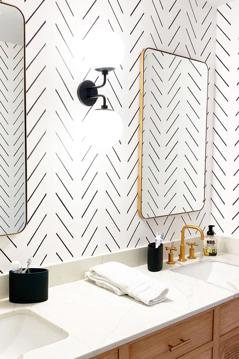 1000x1500 Modern Vibes: Simple White Coastal Bathroom Ideas