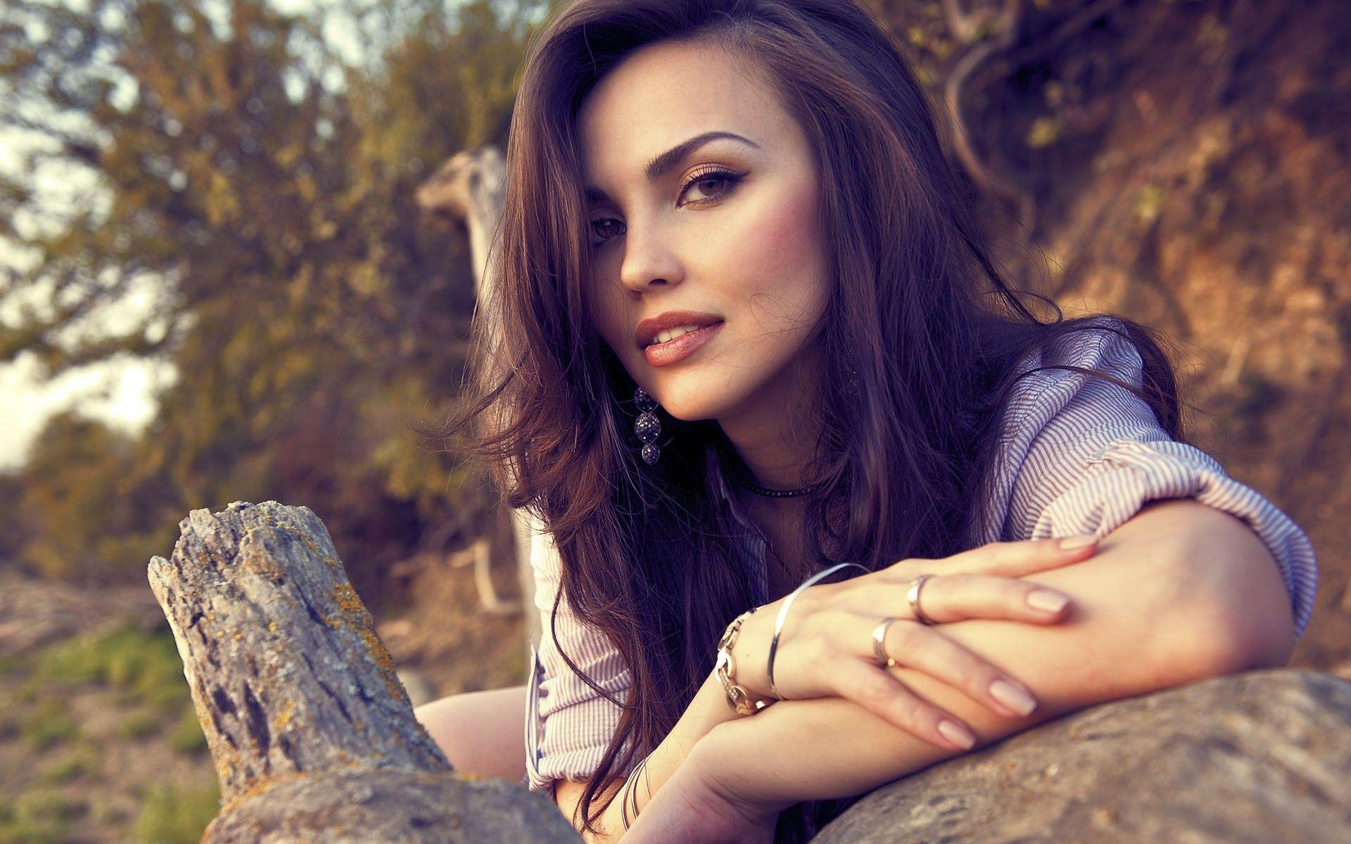 1920x1200 Beautiful Girl Wallpaper