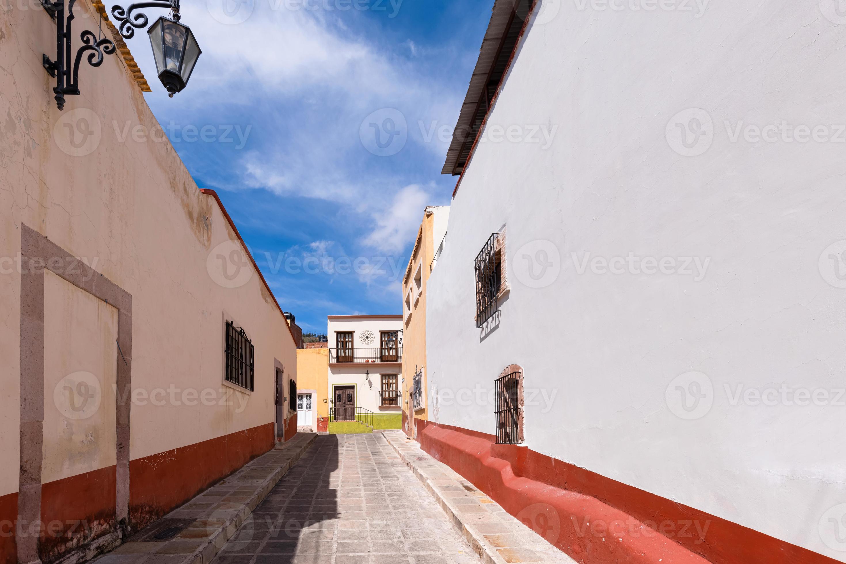 2939x1960 Zacatecas, Mexico, colorful old city streets in historic center of near central cathedral