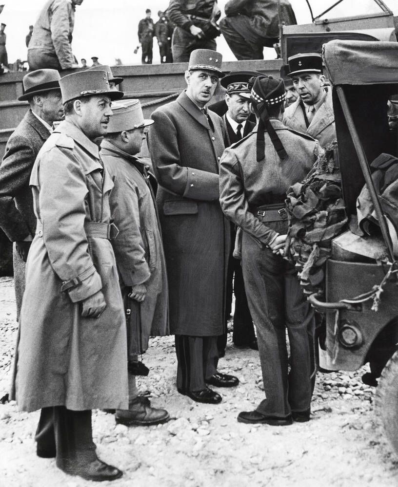 816x1000 General Charles de Gaulle (1940)