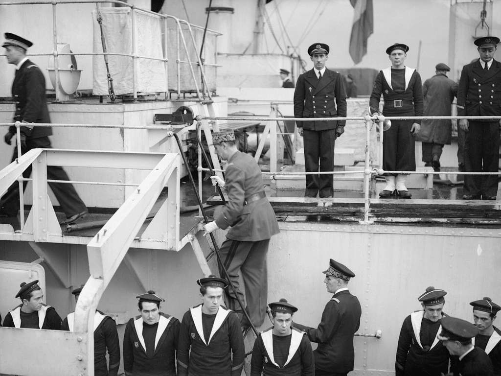 1024x768 Charles de gaulle in 1942 Image: PICRYL Domain Media Search Engine Public Domain Search