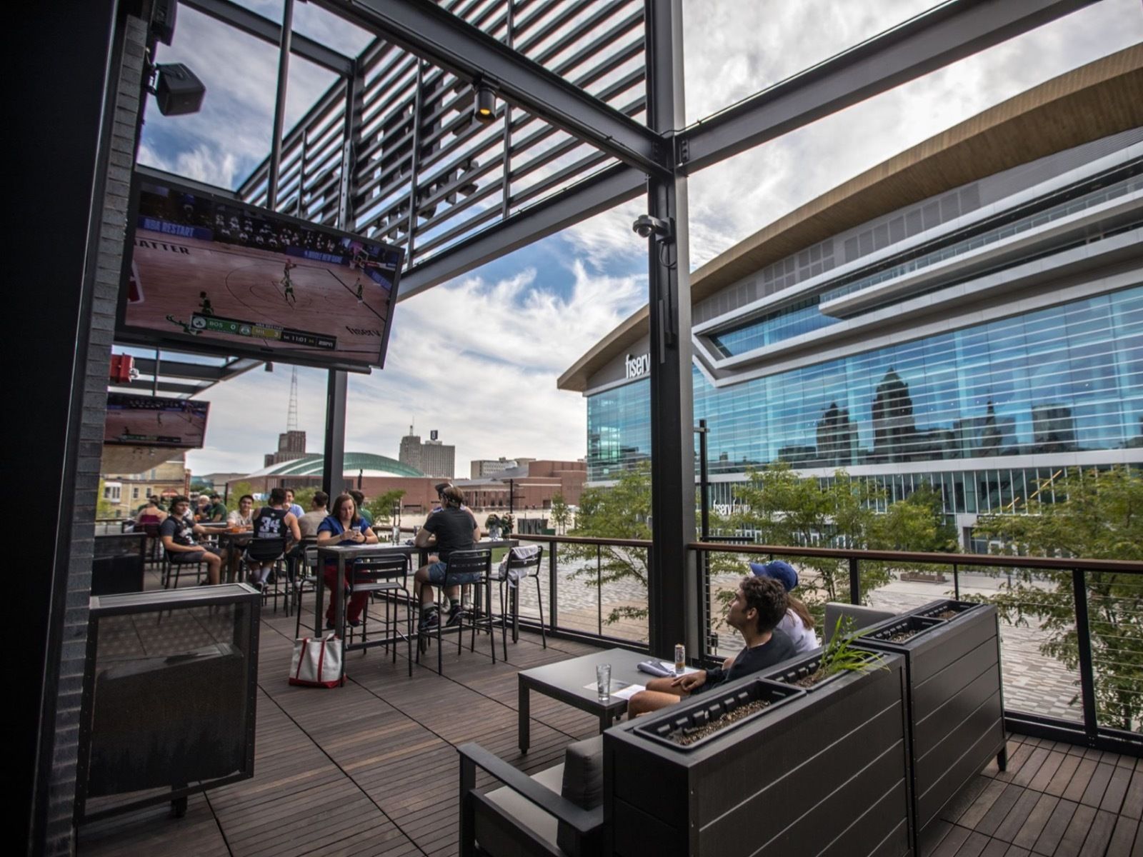 1600x1200 Sports bar guide: Patios and outdoor spaces to watch the Packers