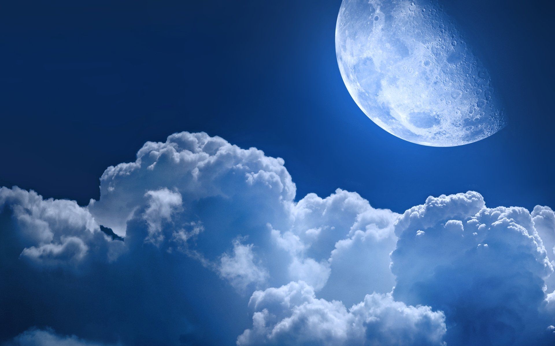 1920x1200 Moonlit Clouds: A Stunning 4K Ultra HD Wallpaper of Nature's Sky