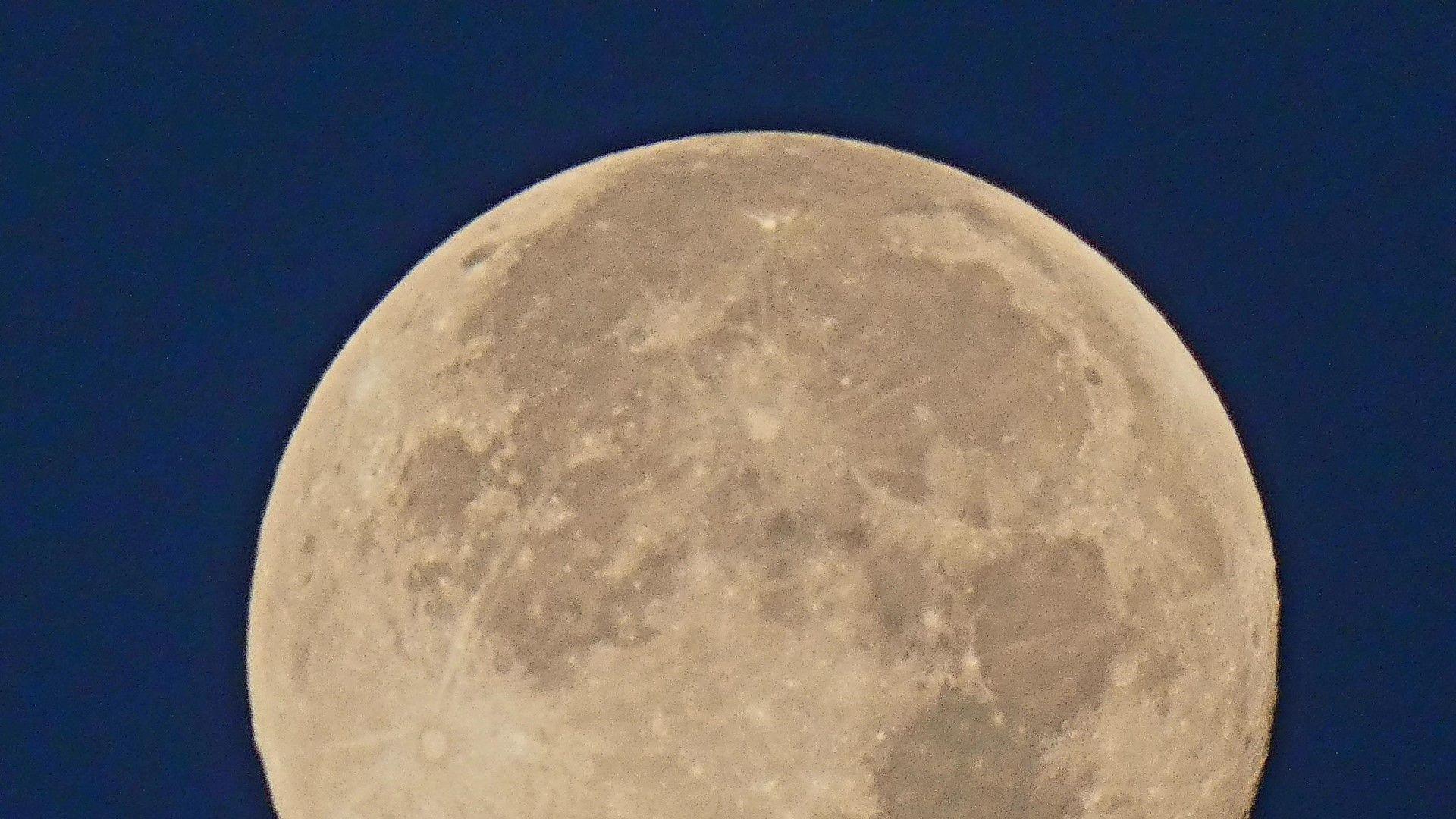 1920x1080 Hunter's supermoon: Stunning shots of 2024's brightest full moon