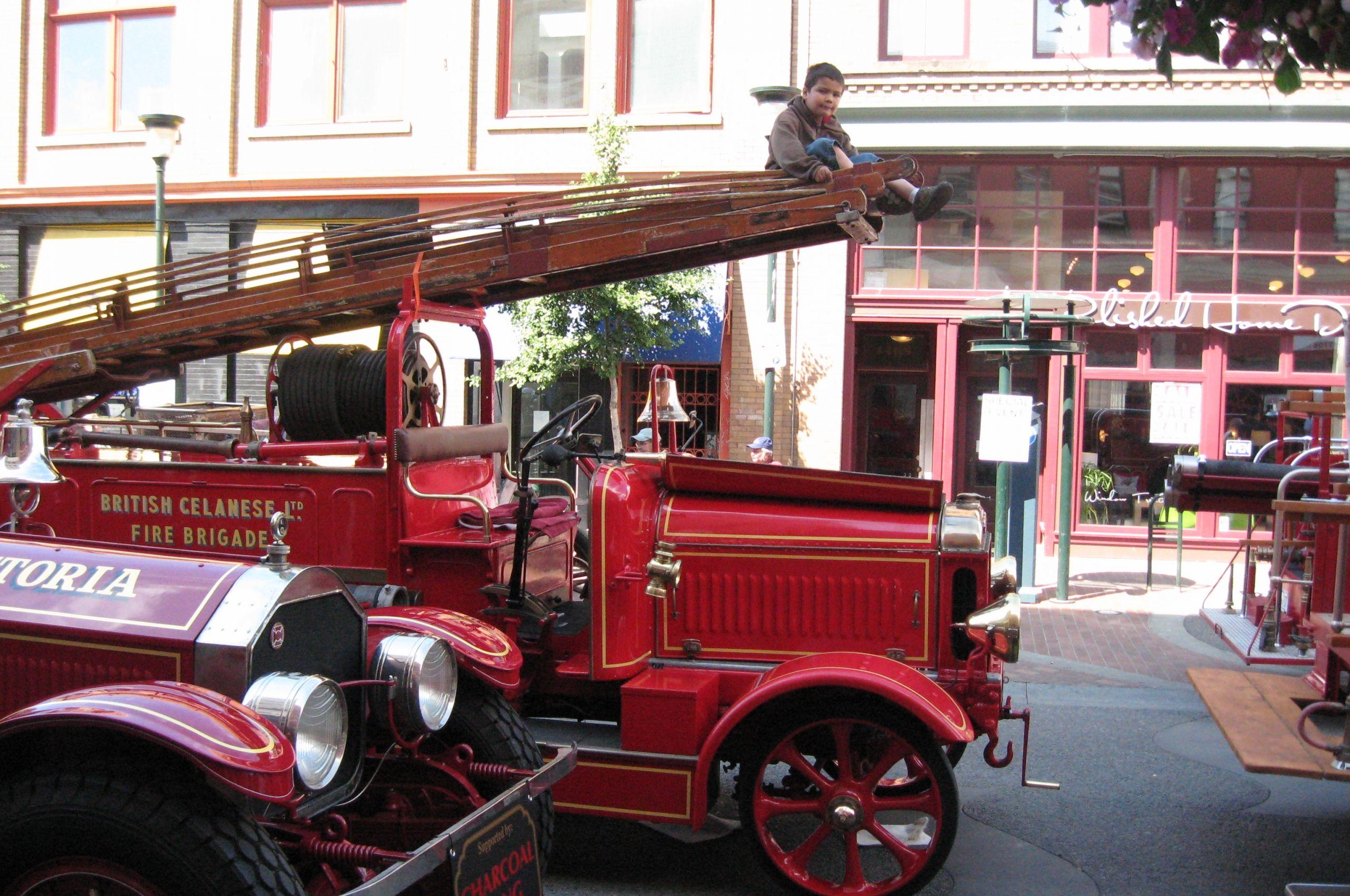 2560x1700 Free download firetruck HD Wallpaper General 334395 3072x2304