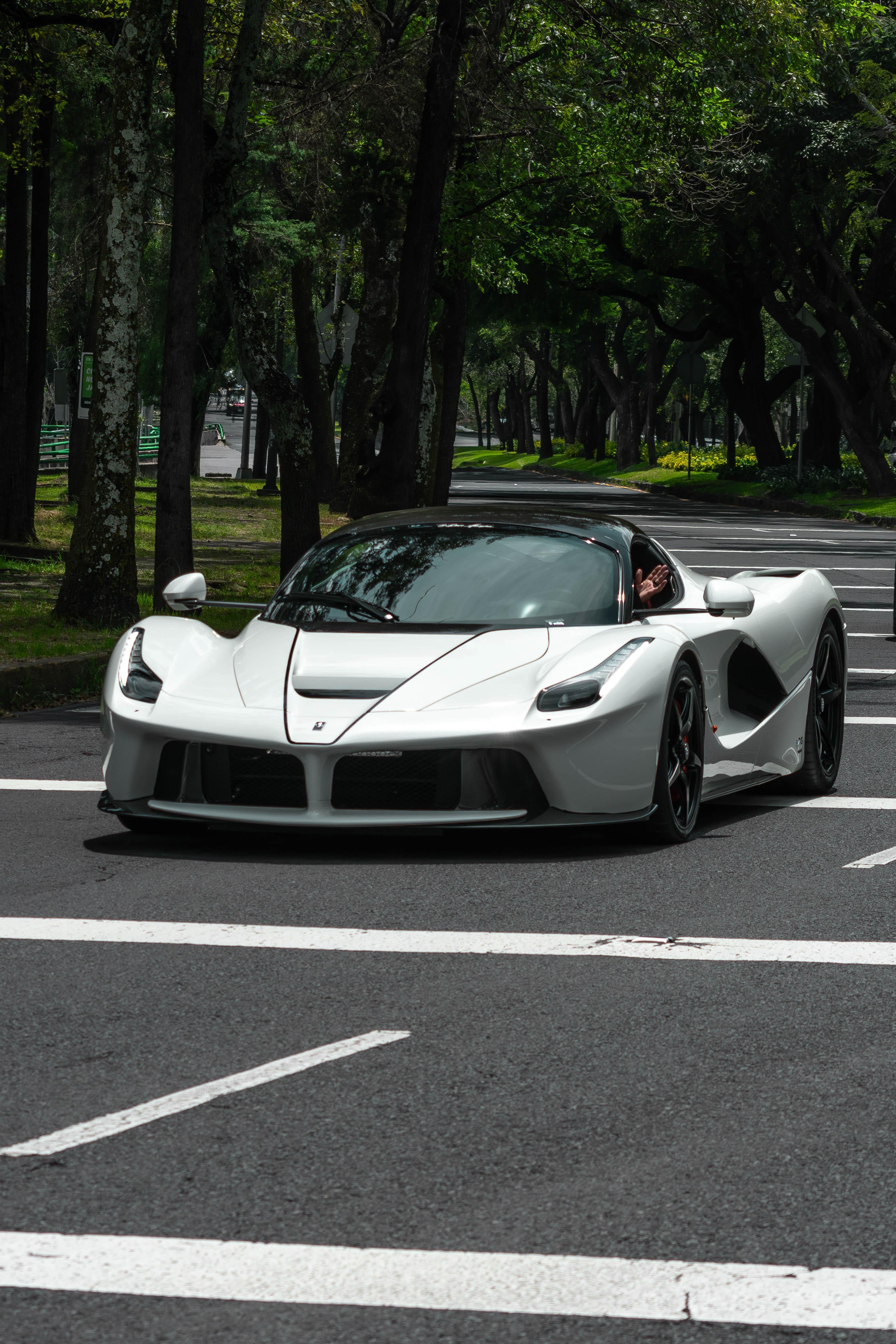 3015x4523 I present to you my photographs of Sunday´s white LaFerrari with my DSLR. I love Mexico so much