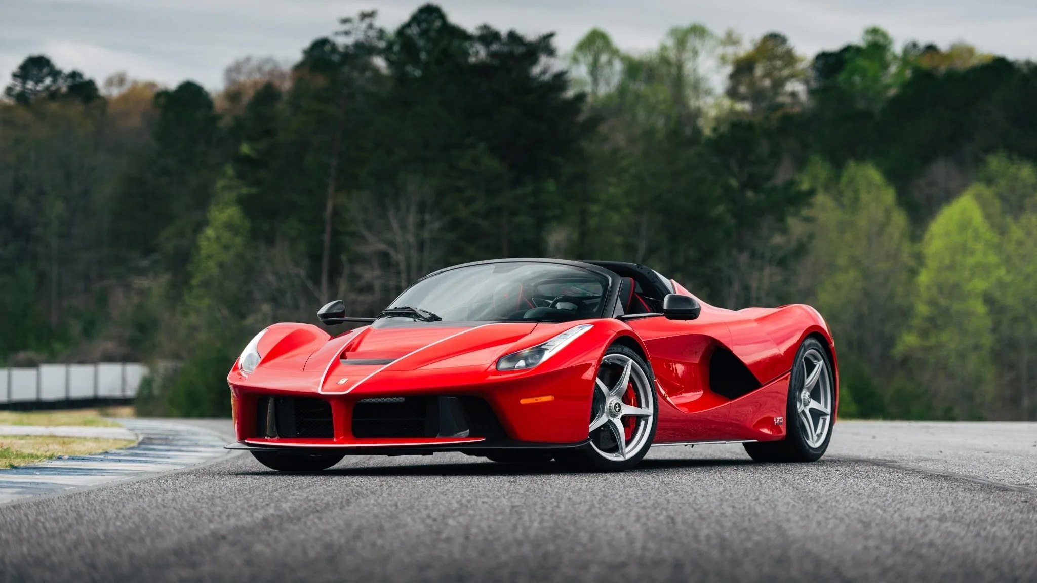 2048x1152 Ferrari LaFerrari Aperta Gets Listed With 161 Miles, Promptly Sparks Bidding Contest