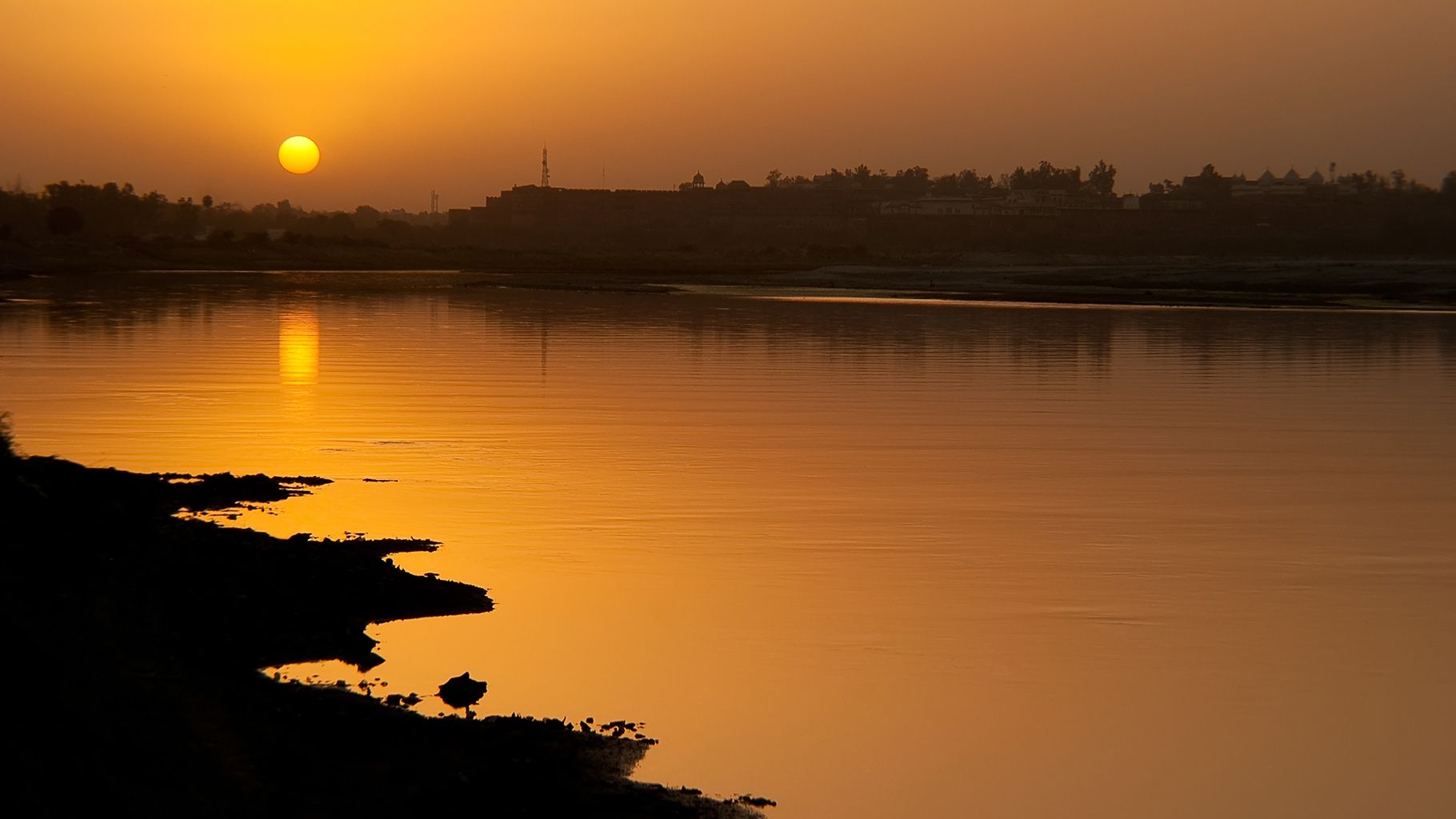1820x1024 Yamuna River Wallpaper
