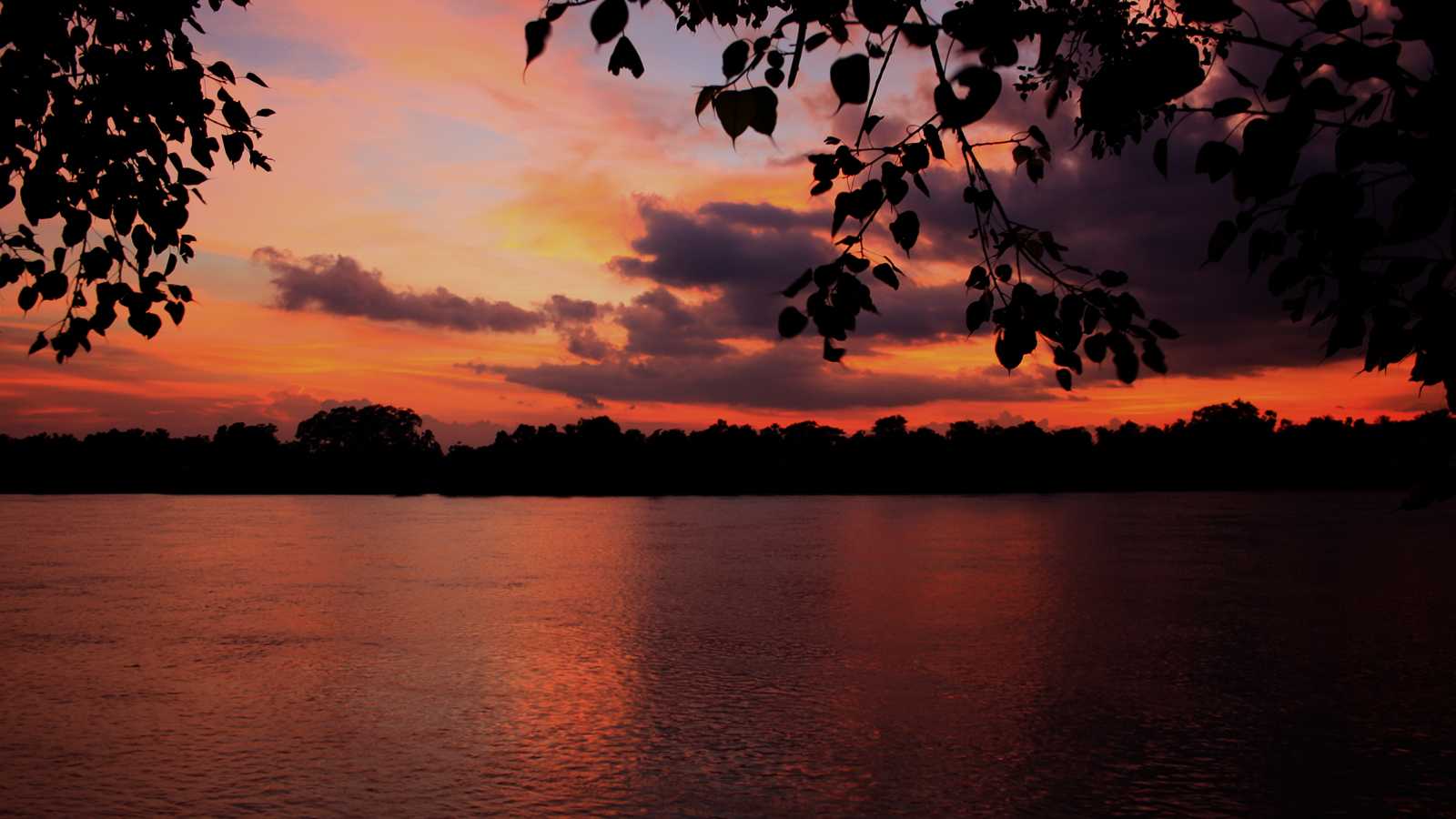 1600x900 Yamuna River Wallpaper
