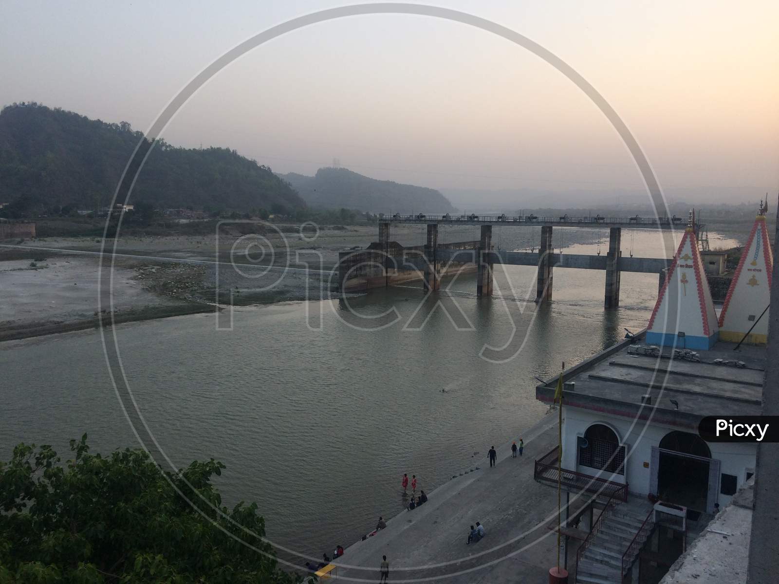 1600x1200 Image Of Yamuna River In Paonta Sahib TW388309 Picxy