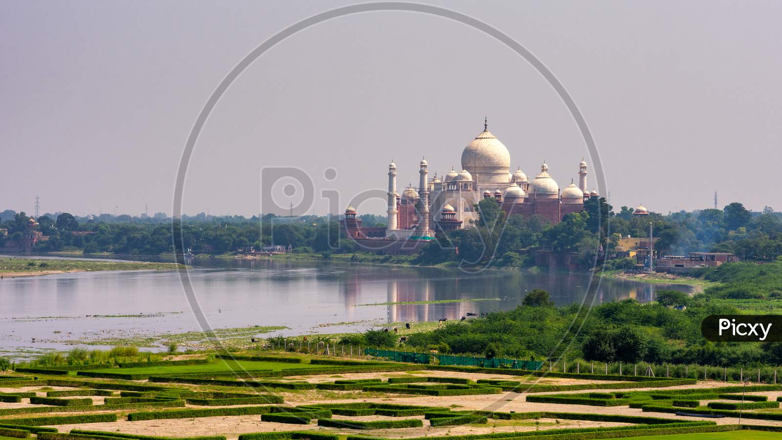 1600x900 Image Of Distant View Of The Taj Mahal Mausoleum And Yamuna River In Agra, India YM688077 Picxy