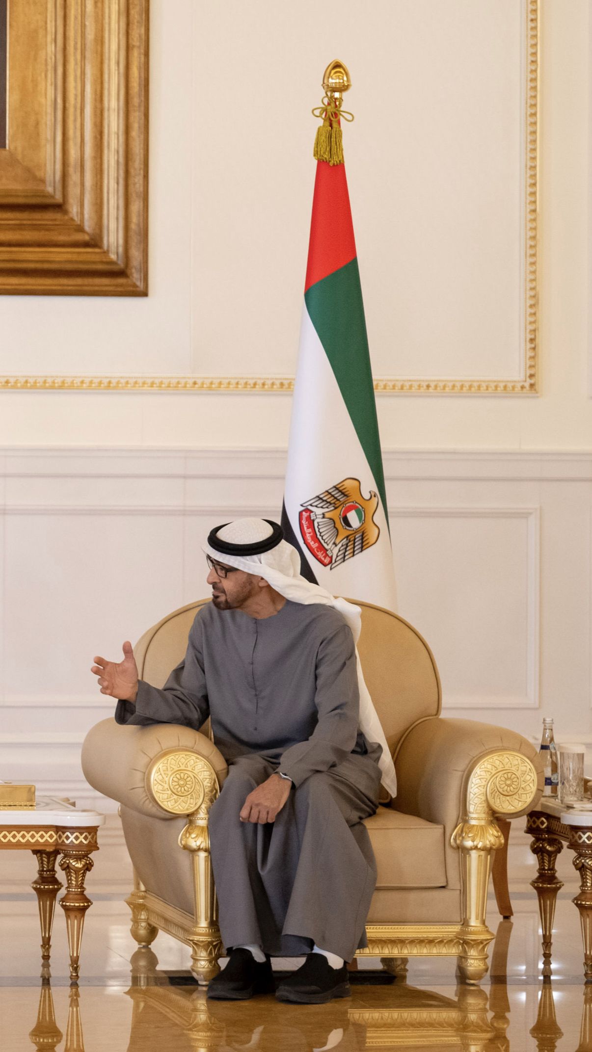 1206x2144 خلفيات : محمد بن زايد يتقبل التعازي من ملوك ورؤساء ووفود الدول الصديقة من مختلف أنحاء العالم في فقيد الوطن المغفور له الشيخ خليفة بن زايد آل نهيان