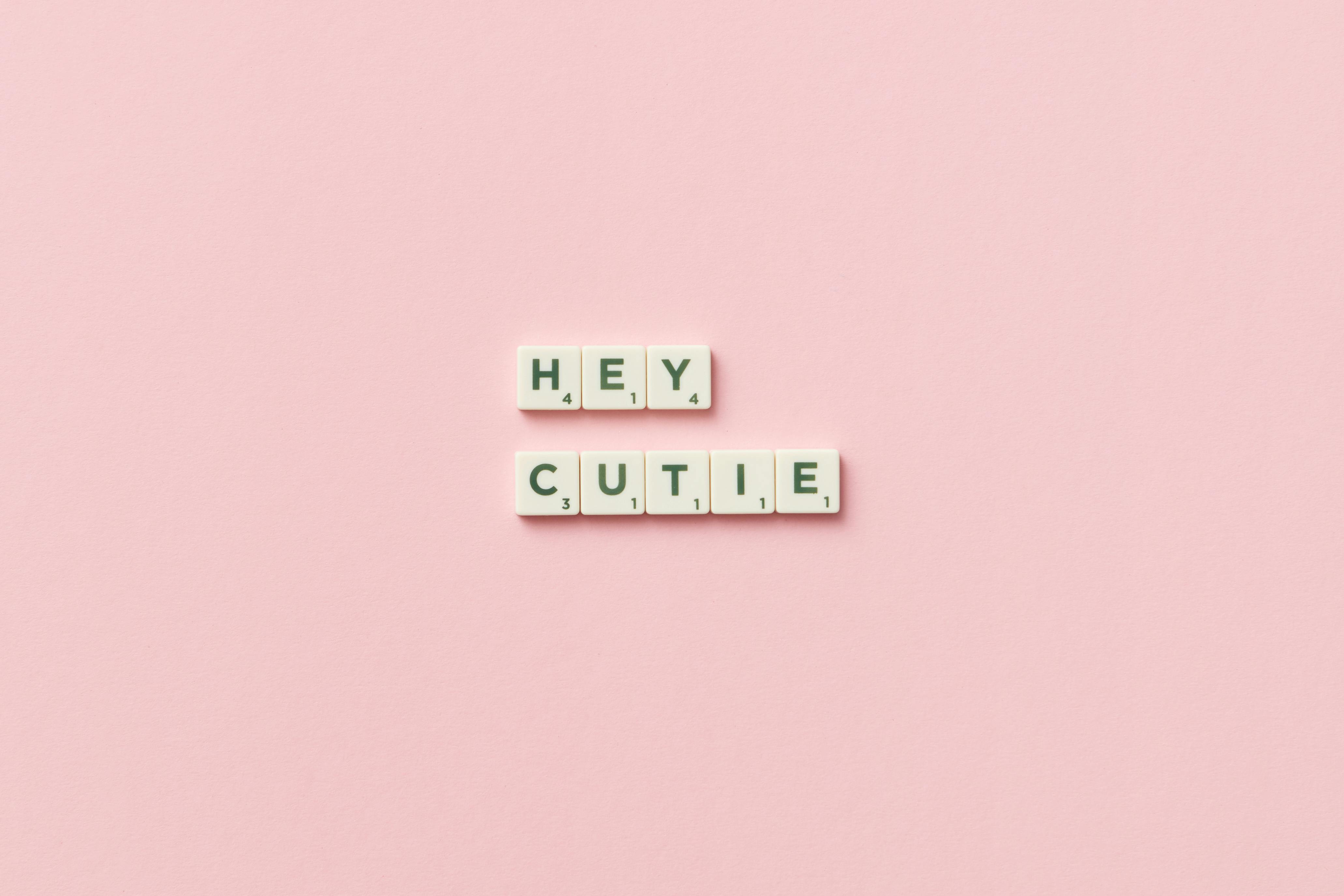 4124x2751 A Phrase on a Pink Background · Free
