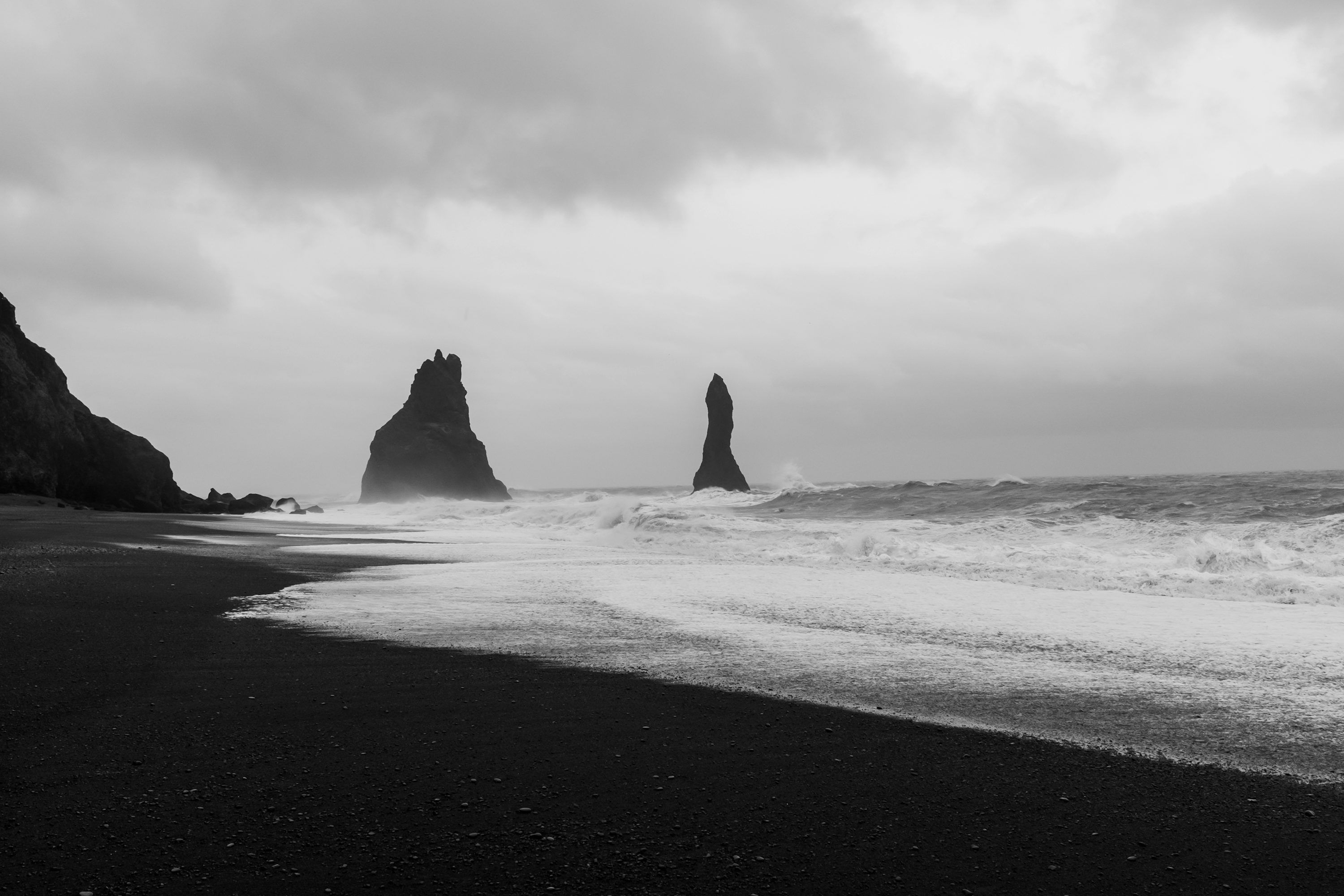 3000x2000 Seashore in grayscale photography photo