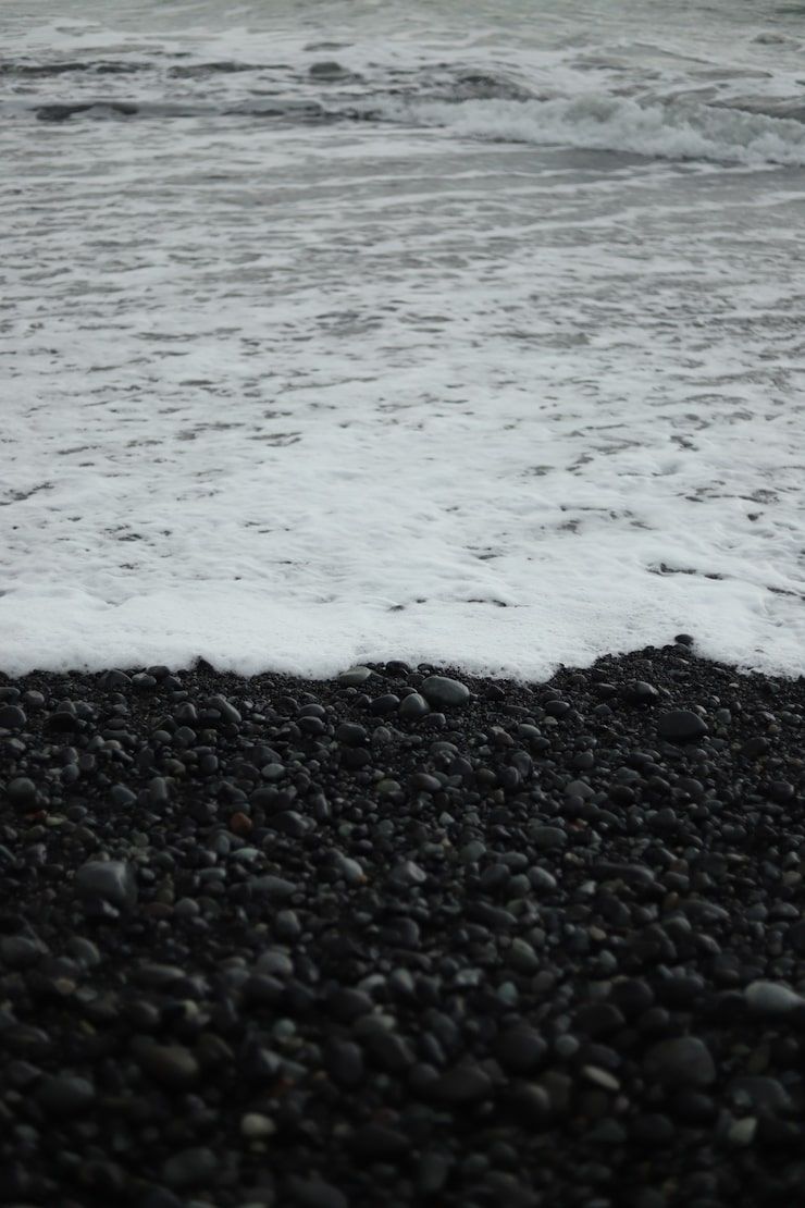740x1110 Black sand 8k Image