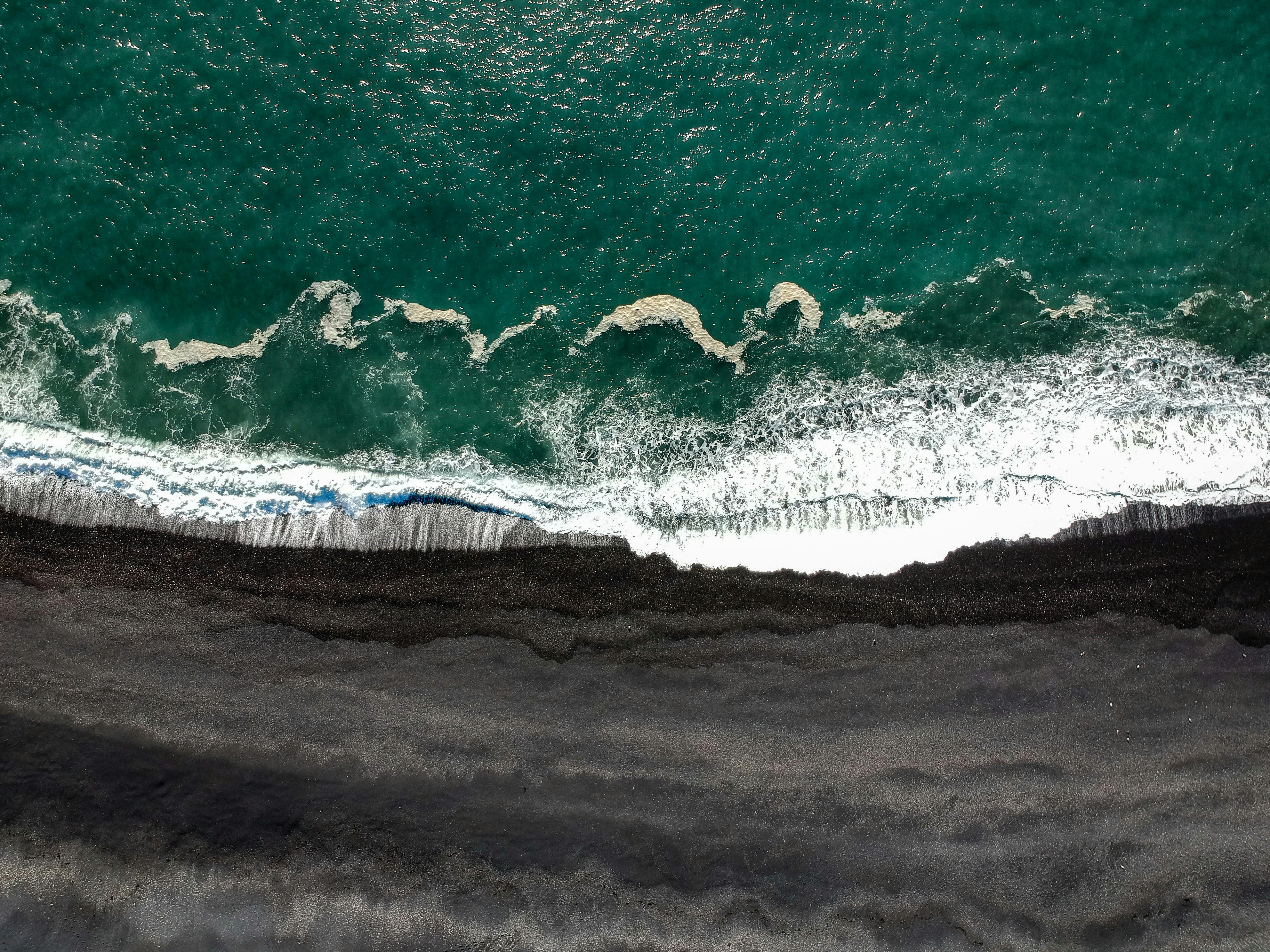 3968x2976 Body of Water Beside Black Soil · Free