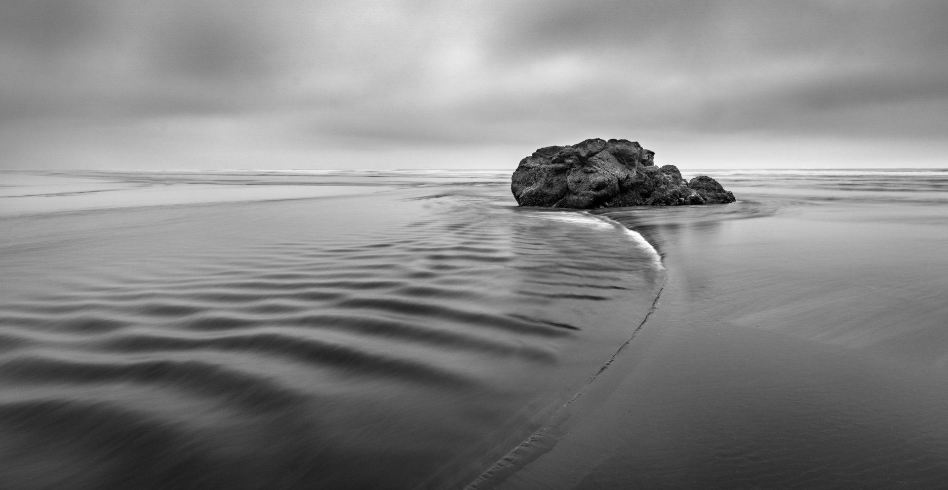 1920x993 Download Black & White Horizon Sand Nature Ocean 4k Ultra HD Wallpaper