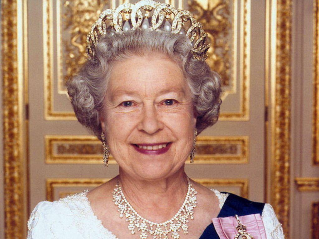 HD wallpaper Women Queen Elizabeth II  Wallpaper Flare