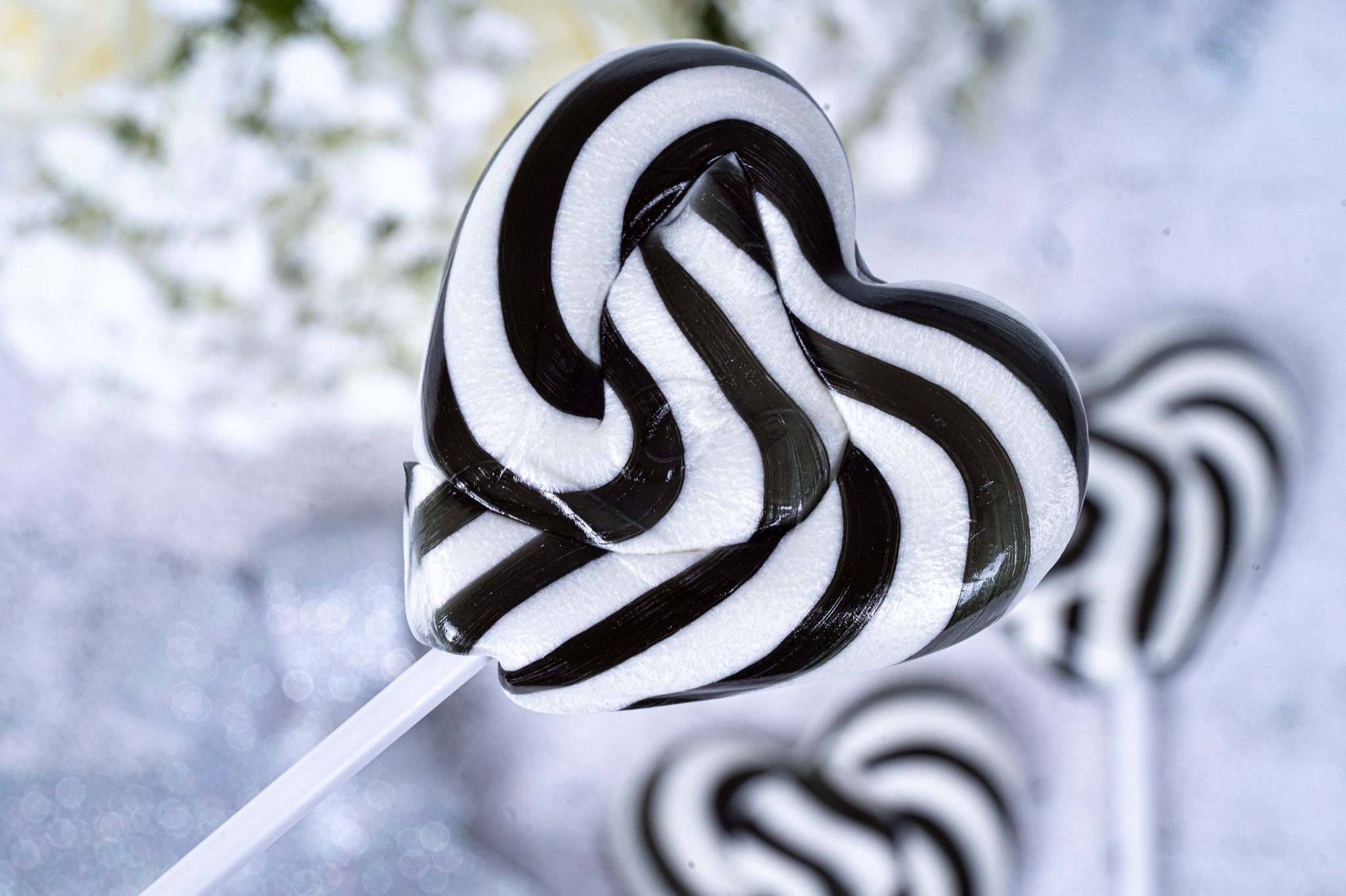 2048x1365 Black & White Love heart lollipop