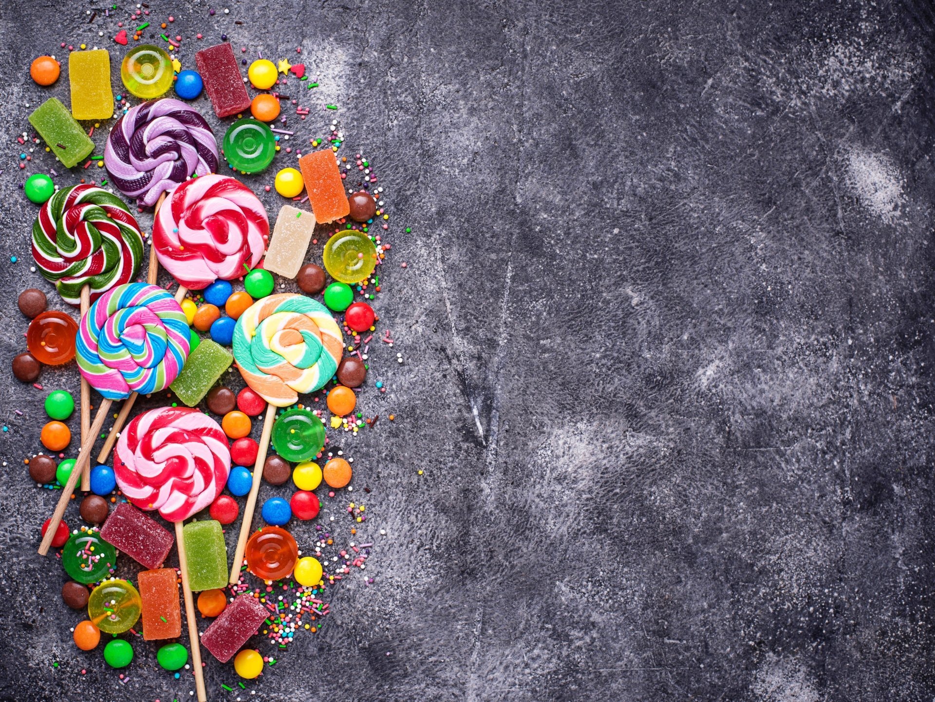 1920x1442 Sweet Lollipop Delight: 4K Ultra HD Candy Still Life Wallpaper