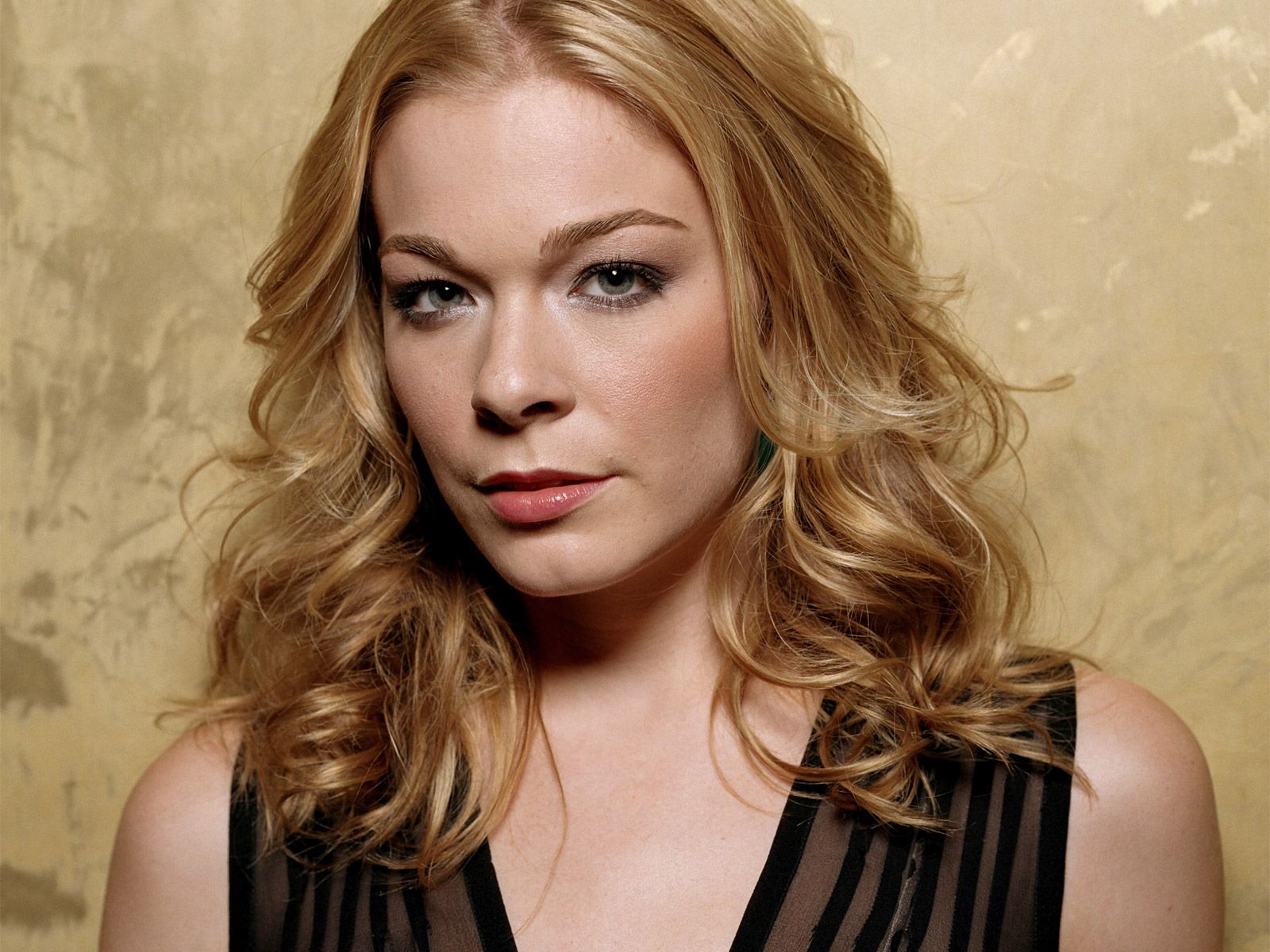 1600x1200 Download Music LeAnn Rimes Wallpaper