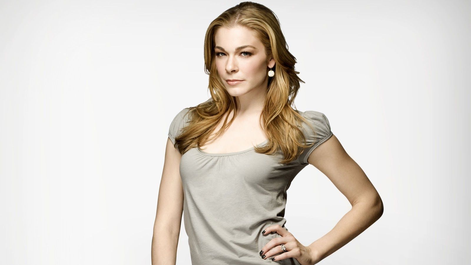 1600x900 Hollywood Star: LeAnn Rimes HD New Nice Wallpaper 2012