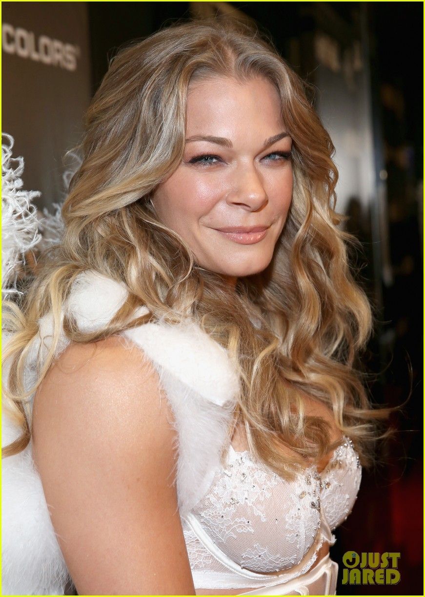 871x1222 LeAnn Rimes Is One Angelic Angel for Halloween!: Photo 3495253 Halloween, LeAnn Rimes Photo. Just Jared: Entertainment News