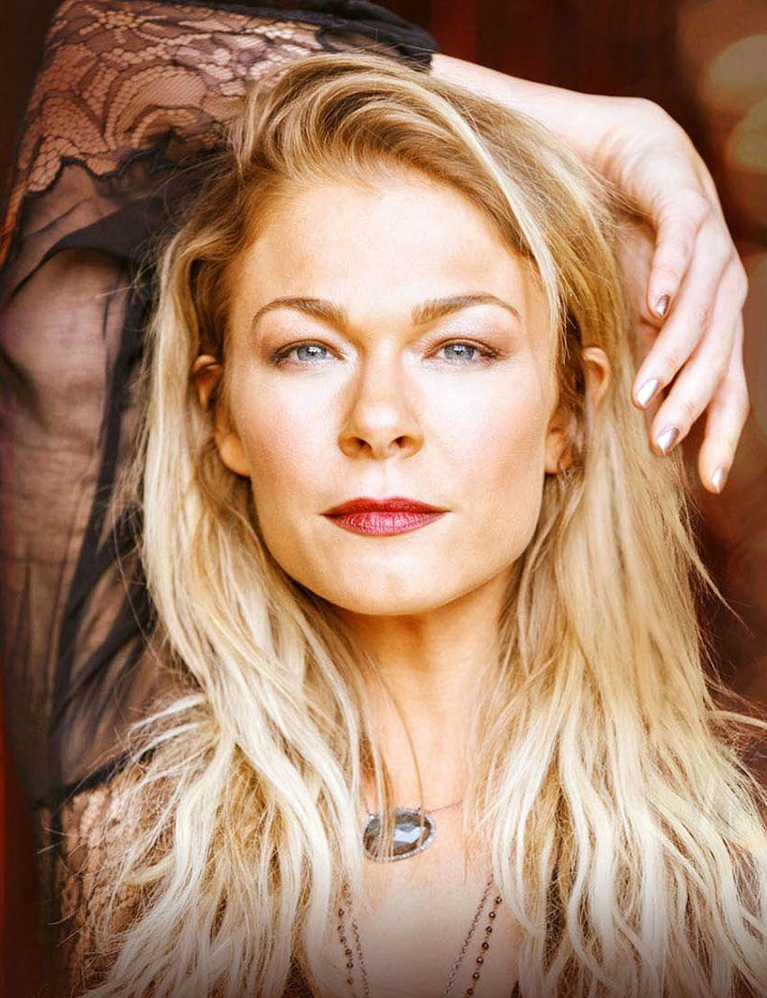 850x1106 LeAnn Rimes Interview: Music Legend's Love for Christmas Shines HD phone wallpaper