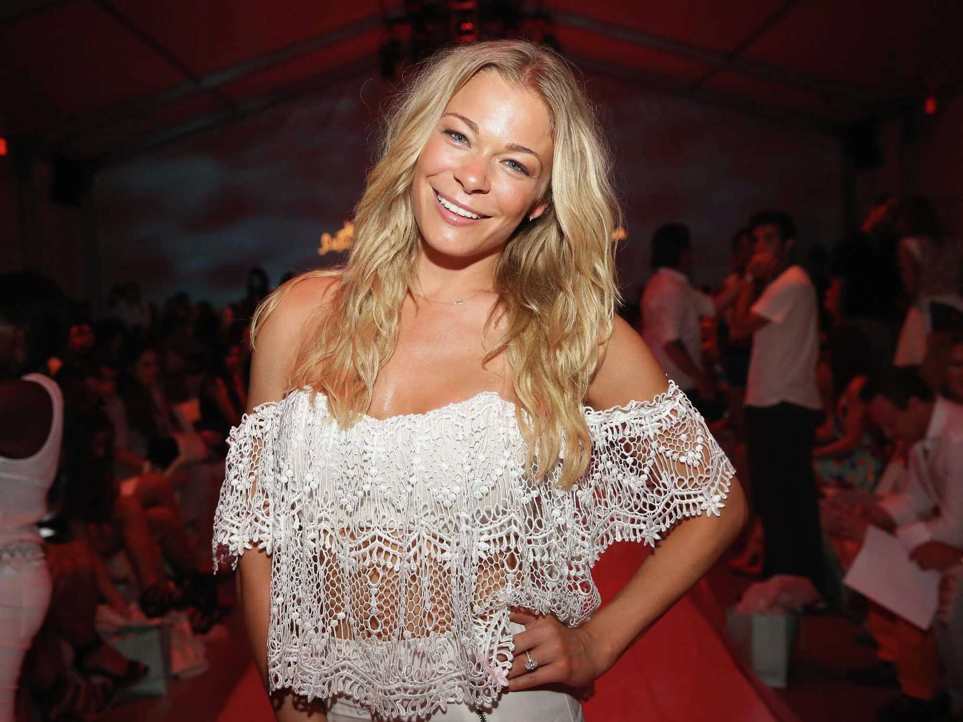 1920x1440 LeAnn Rimes redefining herself