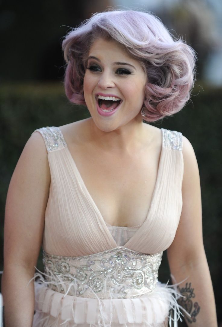 736x1083 Kelly Osbourne Gray Hair: Her Best Color so Far? [PHOTOS]