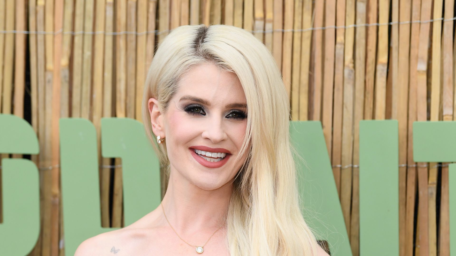 1920x1080 Kelly Osbourne is unrecognizable in rare public appearance following dramatic hair transformation. HELLO!