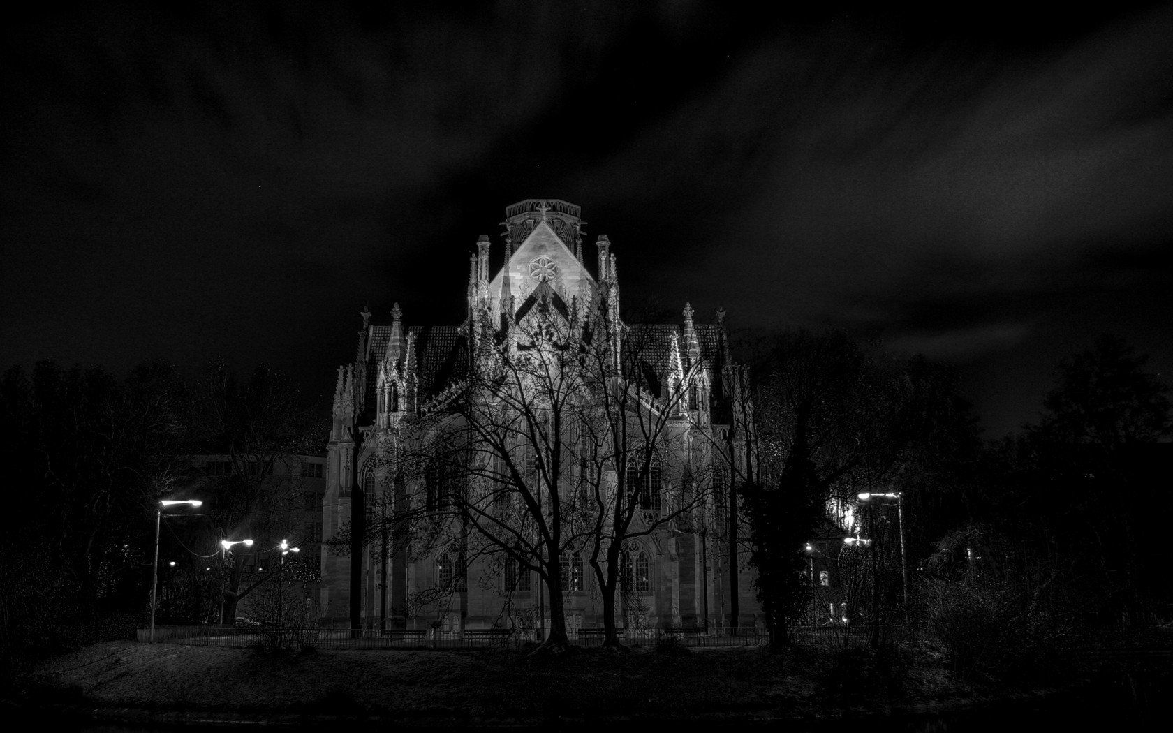 1680x1050 Majestic Cathedral at Night