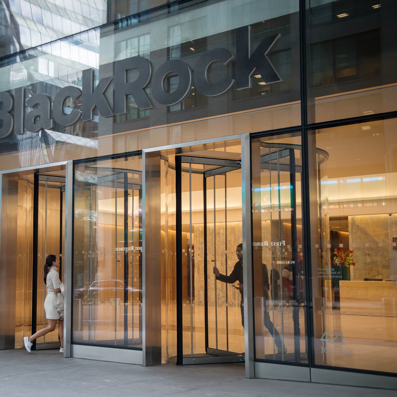 1280x1280 BlackRock Loan Write Down Sparks Fresh Fears About Private Credit