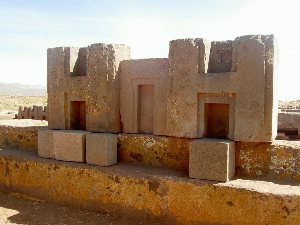 1024x768 ton H blocks Puma Punku, Bolivia