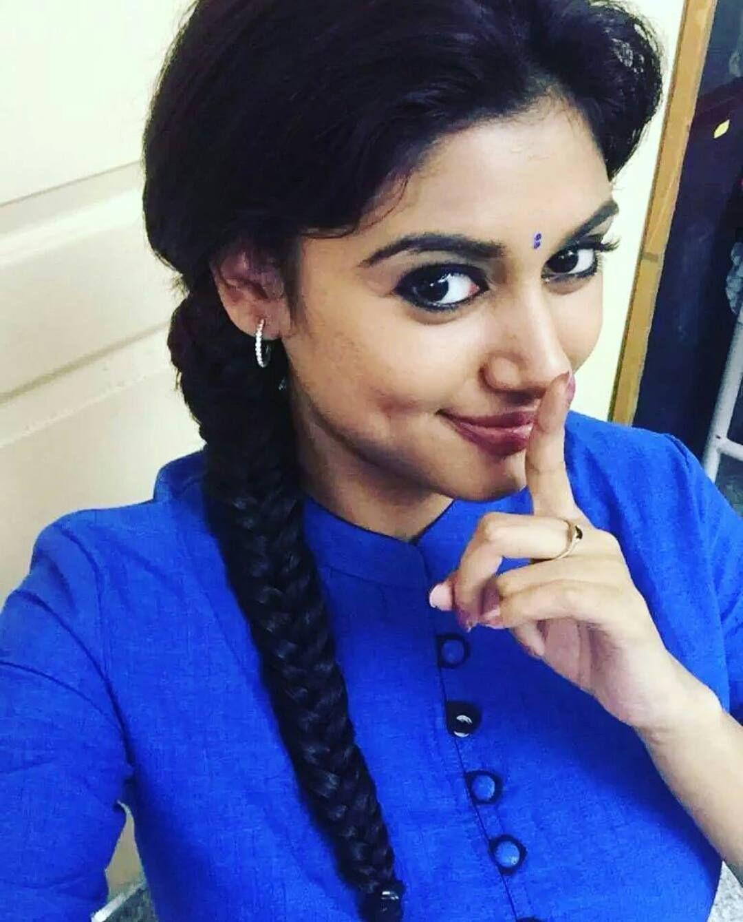 1080x1339 Oviya Hot Picture And Latest HD Wallpaper
